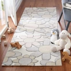 Safavieh Kids SFK923 Hand Tufted Area Rug - Safavieh