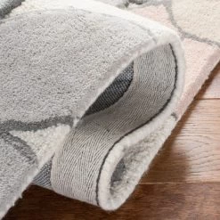 Safavieh Kids SFK923 Hand Tufted Area Rug - Safavieh -Professional Childrens Furniture Store GUEST f9949d6c b9e3 4f95 a0da 960a1d4efa38